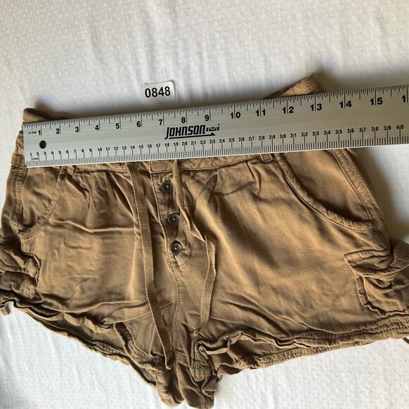 Maunces Women’s Short Shorts size 3/4, Brown/Tan, 100% Rayon - Picture 2 of 8